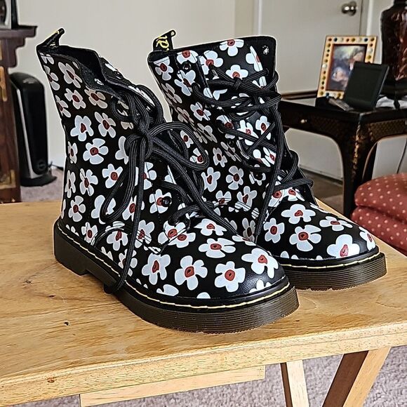 NWOT Women's black and white flowered boots - Picture 1 of 5